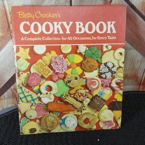 VTG Betty Crockers ring binder Cooky Book, 1971 edition~Used~Great recipes~